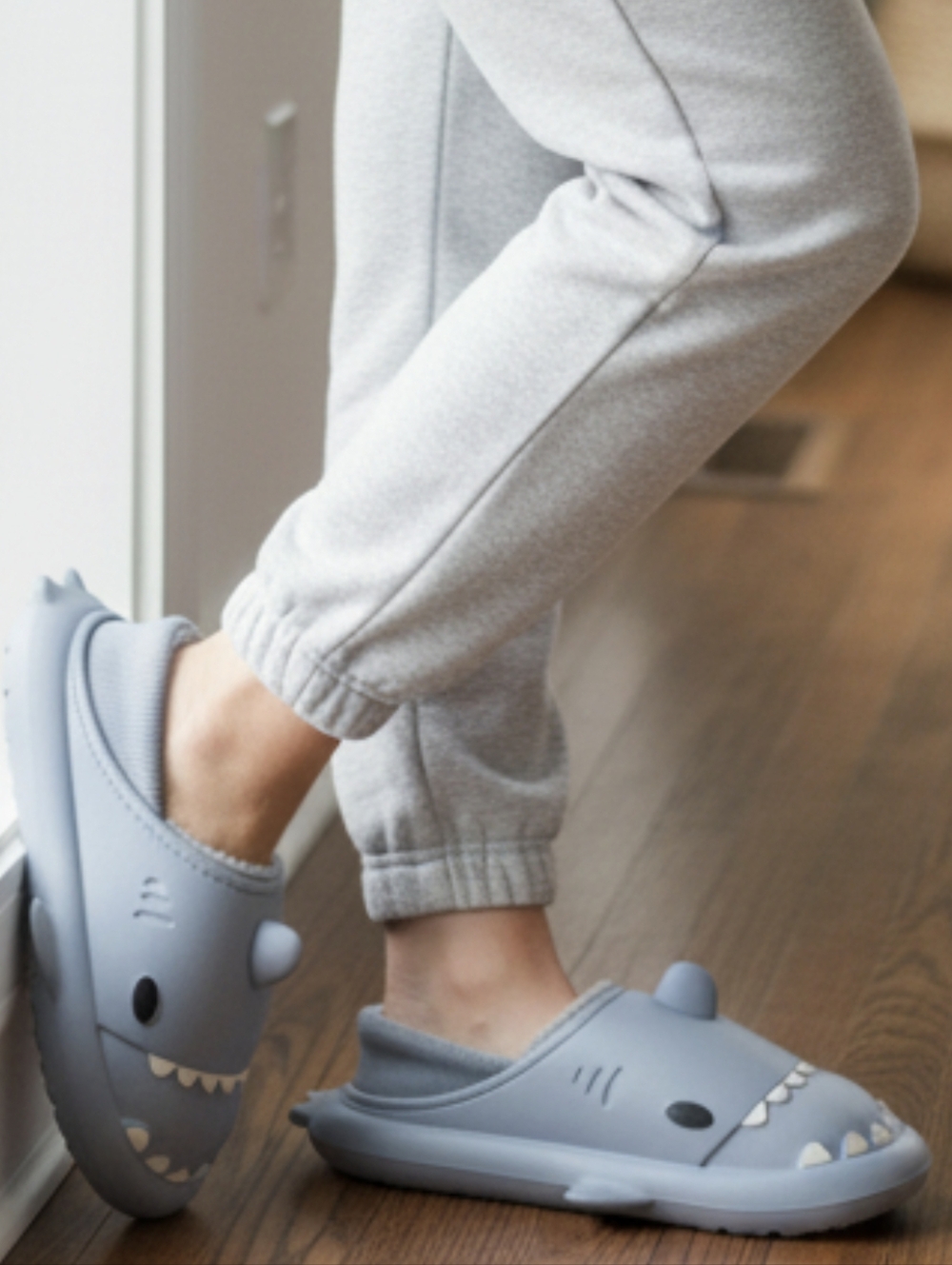 Cloud Slides Shark Slippers Size 40-41  US 8.5-9.5